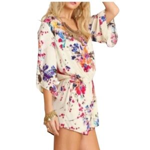 Umgee Floral Kimono Sleeve Romper V Neck Small With pockets!